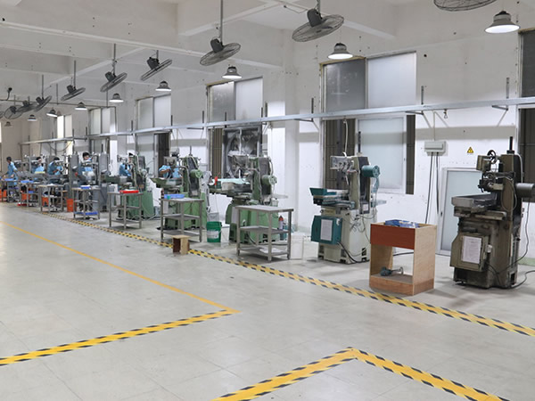 皮具定制厂家-生产设备